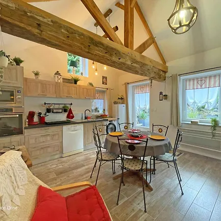 Landhaus Maison Renovee En Pierre, Animaux Acceptes, Proche Bagnoles-de-l'orne La Coulonche