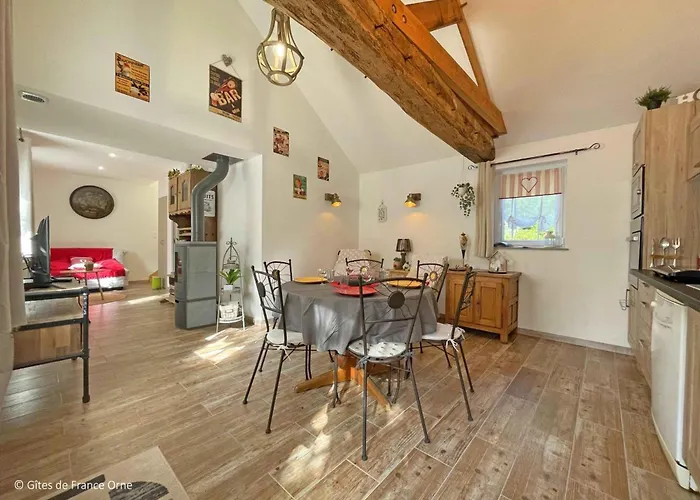 Casa vacanze Maison Rénovée En Pierre, Animaux Acceptés, Proche Bagnoles-de-l'orne - Fr-1-497-222 La Coulonche