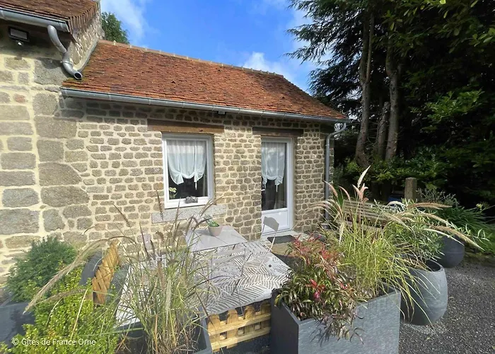 Casa vacanze Maison Rénovée En Pierre, Animaux Acceptés, Proche Bagnoles-de-l'orne - Fr-1-497-222