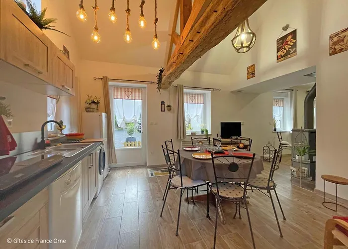 Casa vacanze Maison Rénovée En Pierre, Animaux Acceptés, Proche Bagnoles-de-l'orne - Fr-1-497-222 La Coulonche